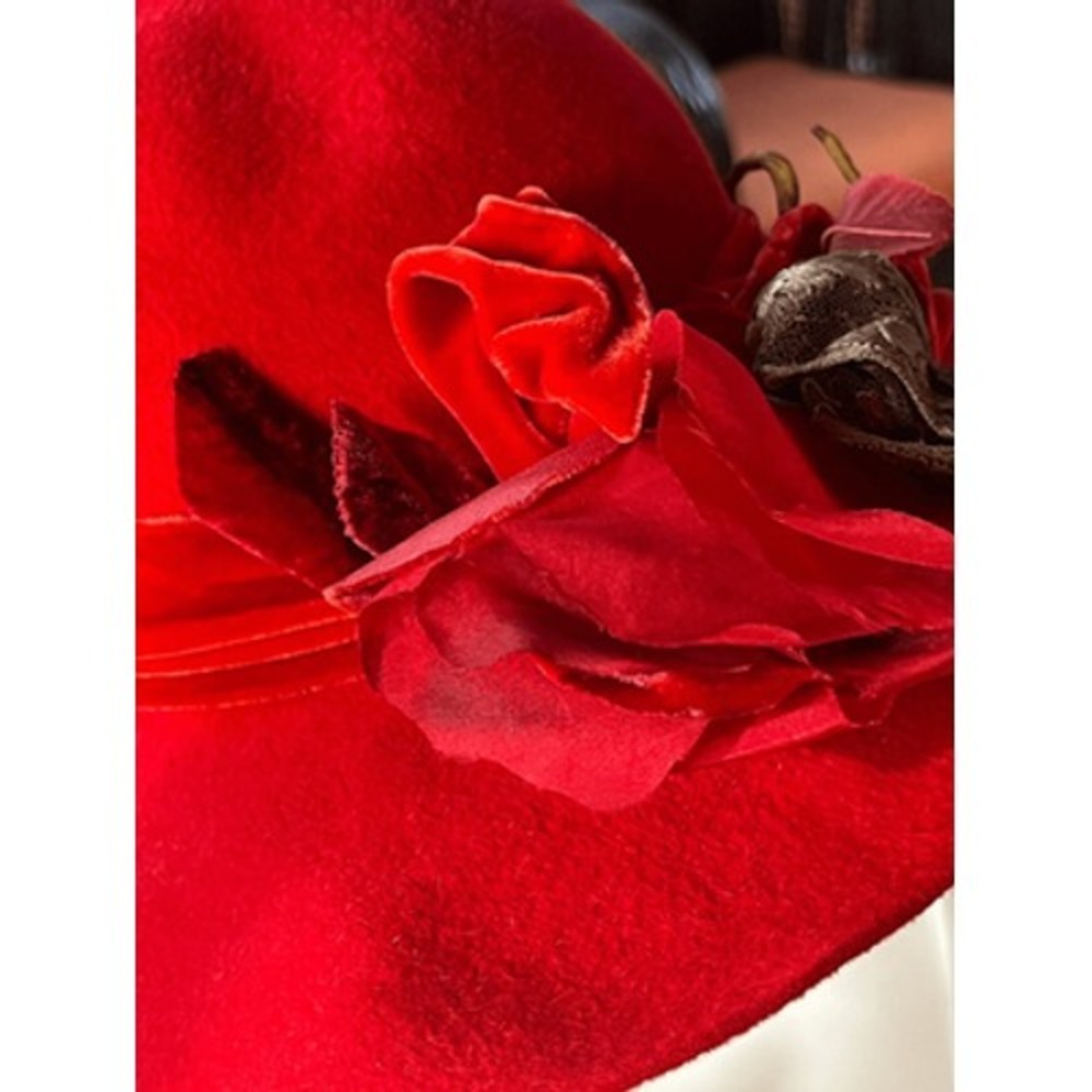 Vintage Women's Red Elegant Classic 100% Wool Felt Cloche Church Party Hat - Picture 4 of 11
